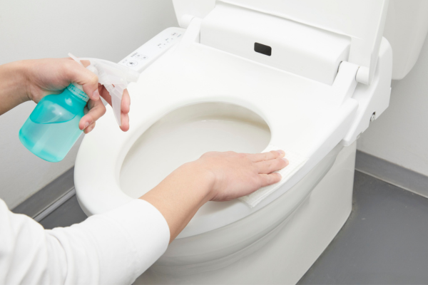 Làm sạch vết ố vàng lâu năm